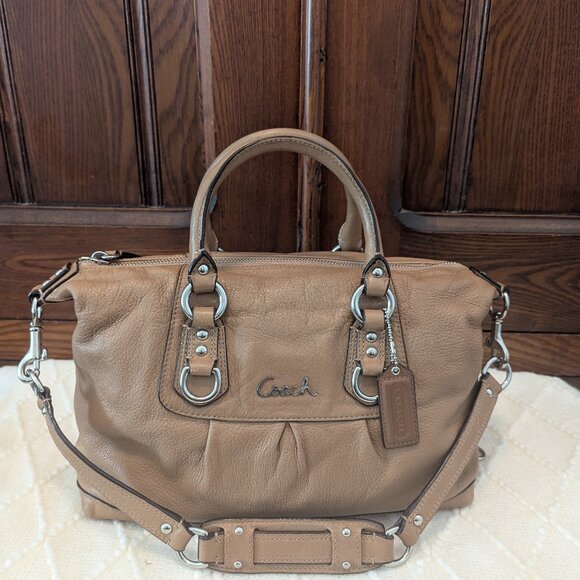 Classic Coach Leather Satchel Handbag - Picture 1 of 13